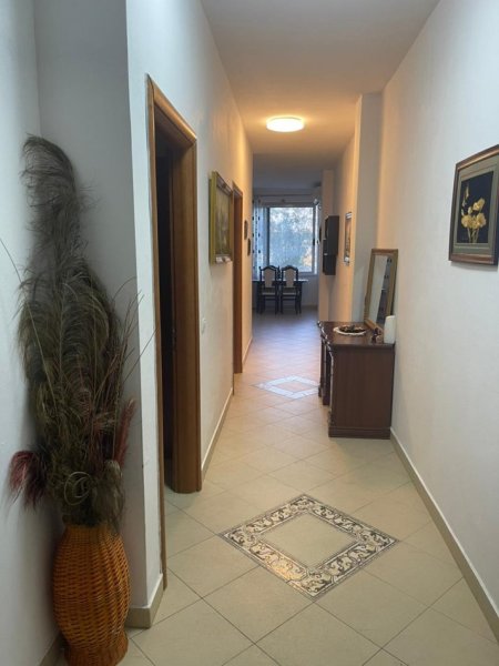 Tirane, jepet me qera apartament 2+1+Ballkon Kati 3, 120 m² 500 € (LIQENI I THATE)