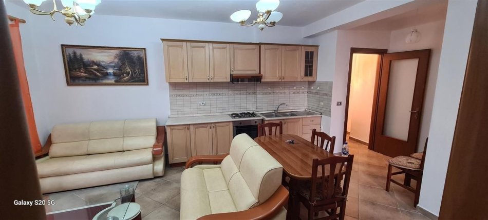 Tirane, jepet me qera apartament 1+1+Ballkon Kati 6, 75 m² 400 € (JORDAN MISJA)
