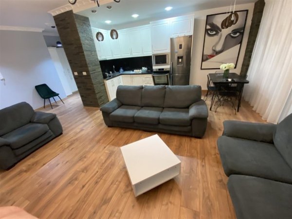Tirane, jepet me qera apartament 2+1+Ballkon Kati 5, 115 m² 600 € (ASTIR)