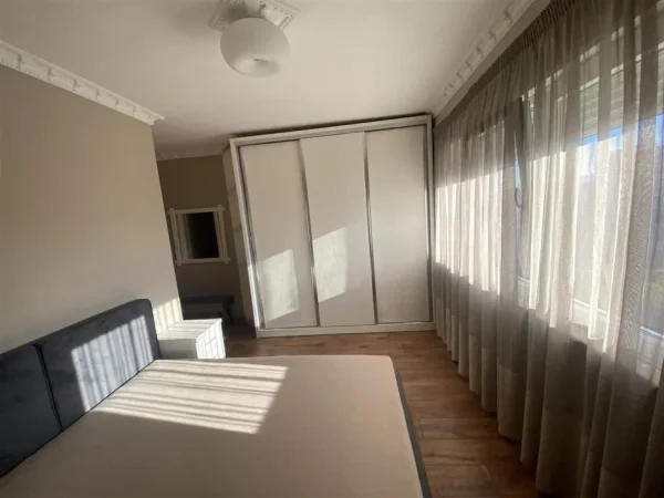 Tirane, jepet me qera apartament 2+1+Ballkon Kati 5, 115 m² 600 € (ASTIR)