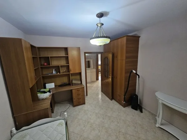 Tirane, shitet apartament 2+1 Kati 4, 101.000 € (Te Oxhaku)