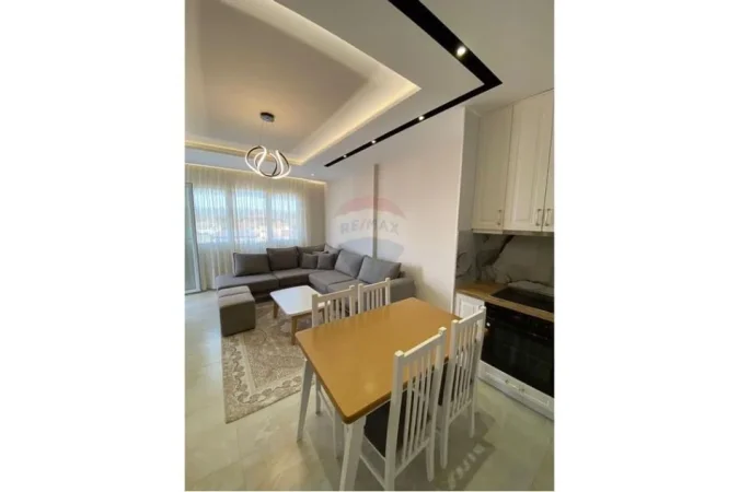 Tirane, jepet me qera apartament 2+1 Kati 2, 900 m² 500 € (QIRA APARTAMENT 2+1 NE SAUK!)