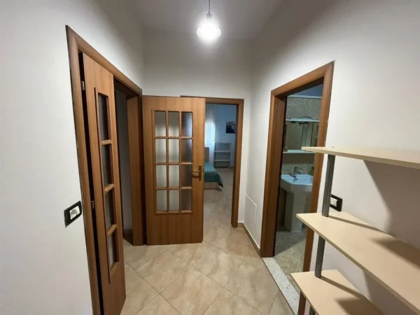 Tirane, jepet me qera apartament 2+1 Kati 3, 118 m² 550 € (Rruga 5 Maji)