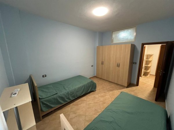 Tirane, jepet me qera apartament 2+1 Kati 3, 118 m² 550 € (Rruga 5 Maji)