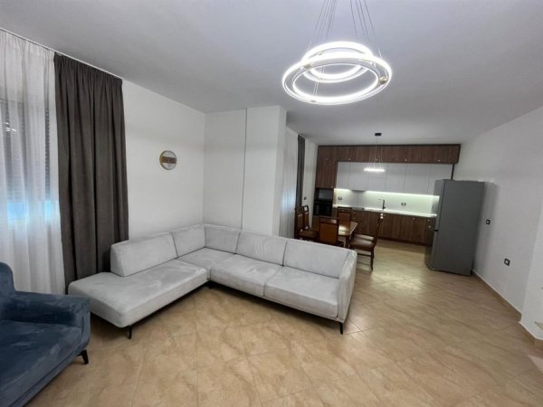 Tirane, jepet me qera apartament 2+1 Kati 3, 118 m² 550 € (Rruga 5 Maji)