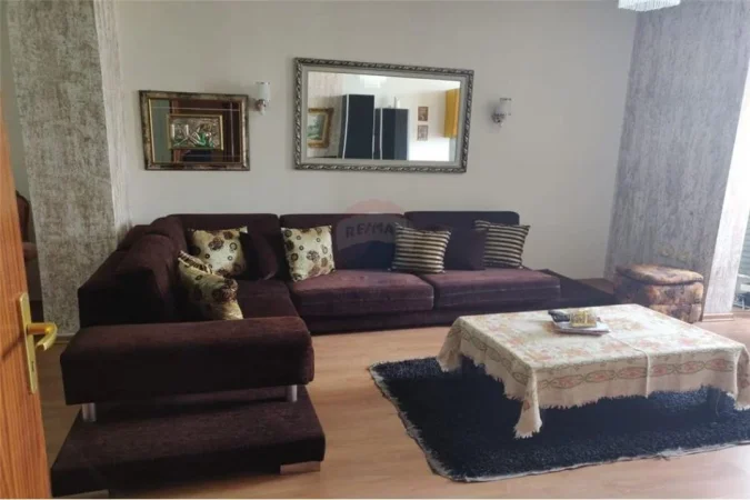 Tirane, jepet me qera apartament 1+1 Kati 9, 75 m² 450 € (21 dhjetori)