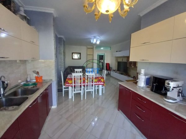 shitet apartament 2+1+Ballkon Kati 11, 102 m² 110.000 € (Stacioni Trenit Durres)
