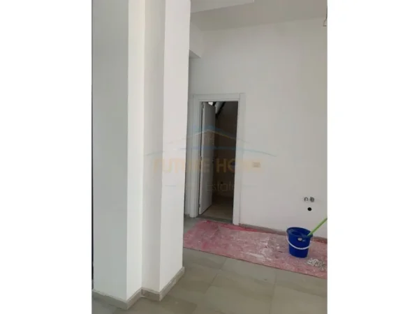 Tirane, jepet me qera ambjent biznesi Kati 2, 80 m² 600 € 