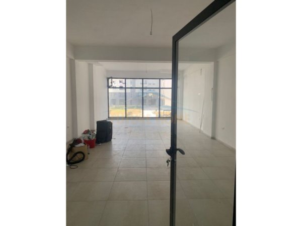 Tirane, jepet me qera ambjent biznesi Kati 2, 80 m² 600 € 