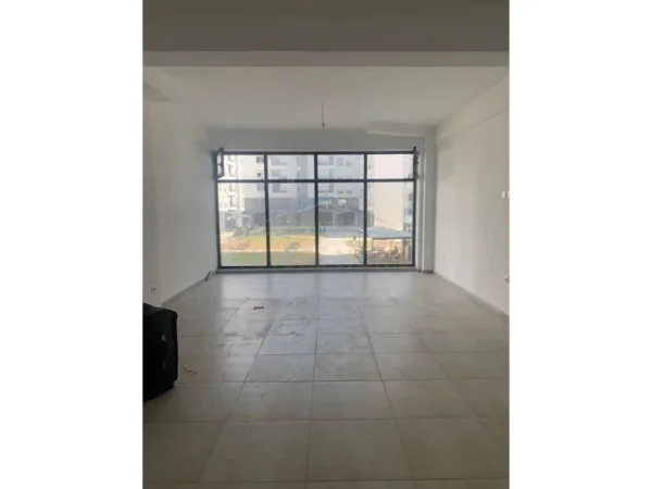 Tirane, jepet me qera ambjent biznesi Kati 2, 80 m² 600 € 