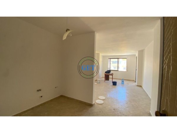 Durres, shitet apartament 1+1+Ballkon Kati 5, 82 m² 85.000 € (Plazh Hekurudha)