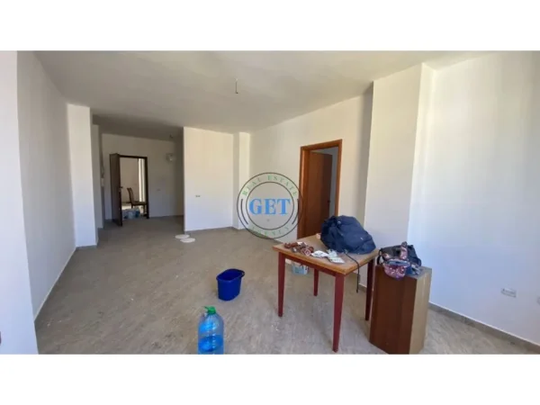Durres, shitet apartament 1+1+Ballkon Kati 5, 82 m² 85.000 € (Plazh Hekurudha)