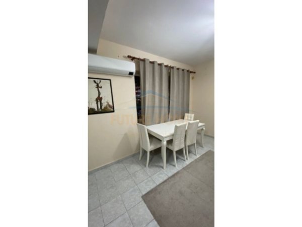 Tirane, jepet me qera apartament 2+1 Kati 1, 400 € (rruga Kongresi i Manastirit)