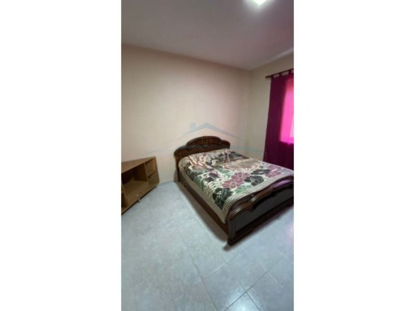 Tirane, jepet me qera apartament 2+1 Kati 1, 400 € (rruga Kongresi i Manastirit)