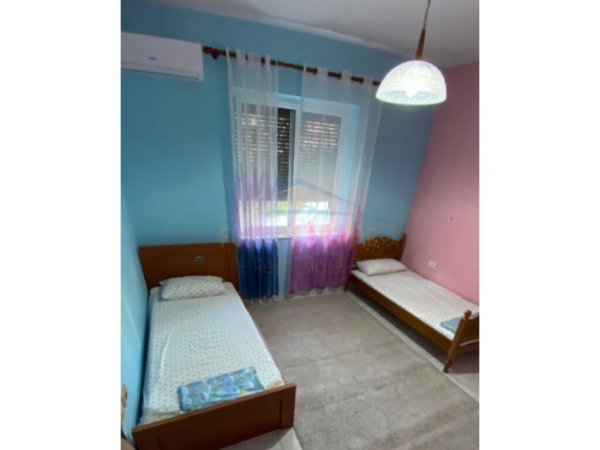 Tirane, jepet me qera apartament 2+1 Kati 1, 400 € (rruga Kongresi i Manastirit)