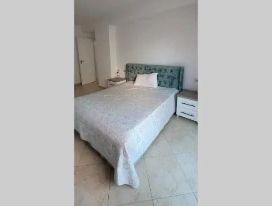 Tirane, jepet me qera 2+1 Kati 2, 106 m² 700 € (Stacioni i Trenit)