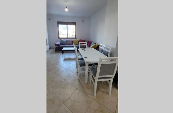 Tirane, jepet me qera 2+1 Kati 2, 106 m² 700 € (Stacioni i Trenit)