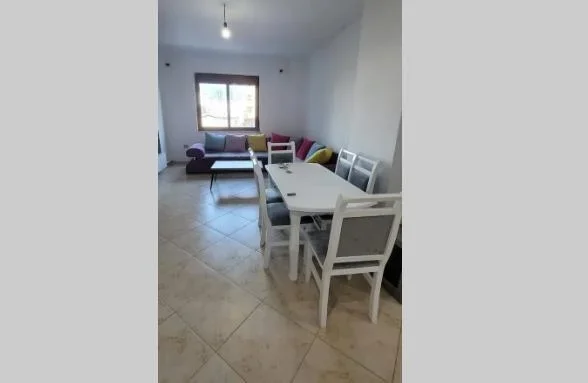 Tirane, jepet me qera 2+1 Kati 2, 106 m² 700 € (Stacioni i Trenit)