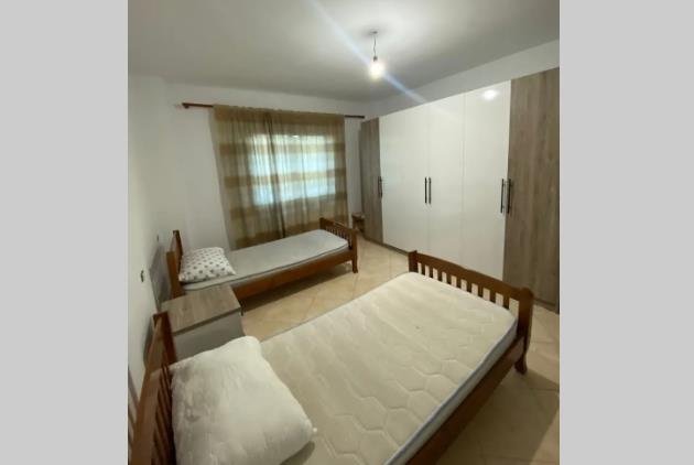 Tirane, jepet me qera 2+1 Kati 2, 106 m² 700 € (Stacioni i Trenit)
