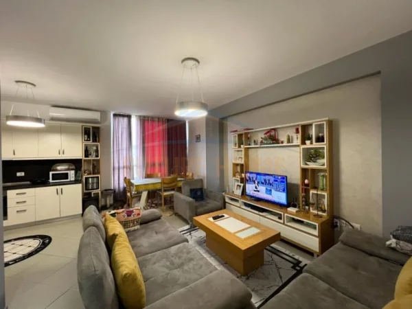 Tirane, shitet apartament 3+1 Kati 3, 125 m² 170.000 € (Kopshti Botanik)