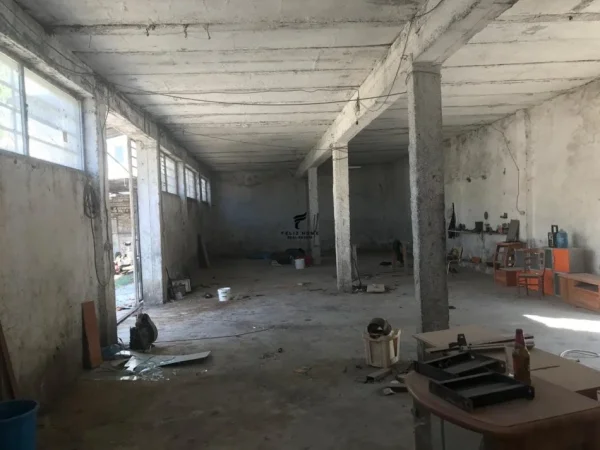 Tirane, jepet me qera magazine Kati 0, 250 m² 1.000 € (5 MAJI)