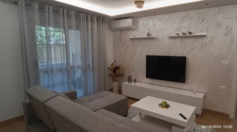 Tirane, jepet me qera apartament 2+1 Kati 1, 70 m² 750 € (QENDER)