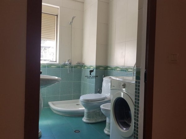 Tirane, jepet me qera apartament 2+1 Kati 2, 115 m² 500 € (115)