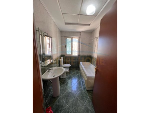 Tirane, jepet me qera apartament 1+1 Kati 1, 80 m² 500 € (Don Bosko)