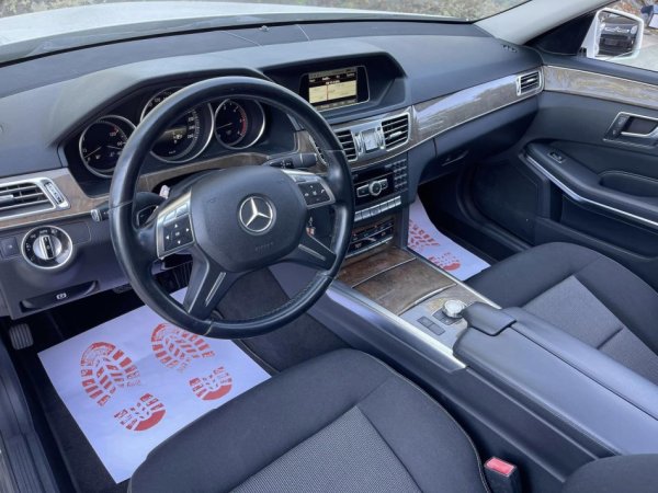 Tirane, shes makine MERCEDES E250 CDI 4 MATIC Nafte, e bardhë automatik Klima 163.000 km 12.900 €