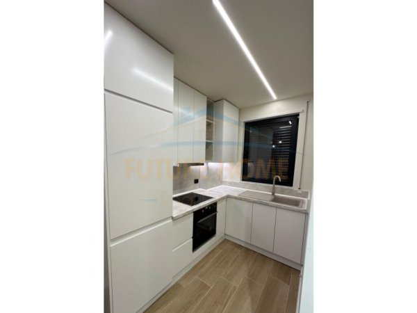 Tirane, jepet me qera apartament 1+1 Kati 5, 65 m² 800 € (Rruga e Durresit)
