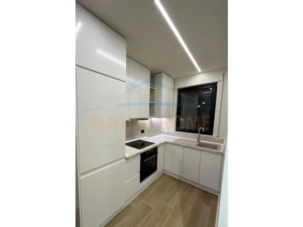 Tirane, jepet me qera apartament 1+1 Kati 5, 65 m² 800 € (Rruga e Durresit)