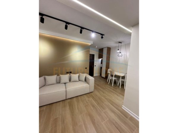 Tirane, jepet me qera apartament 1+1 Kati 5, 65 m² 800 € (Rruga e Durresit)