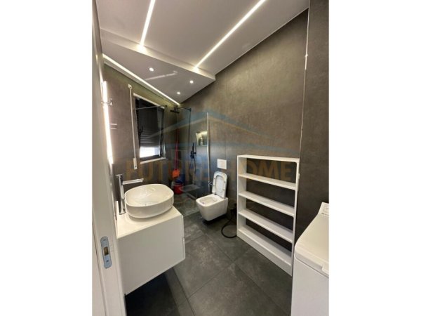 Tirane, jepet me qera apartament 1+1 Kati 5, 65 m² 800 € (Rruga e Durresit)
