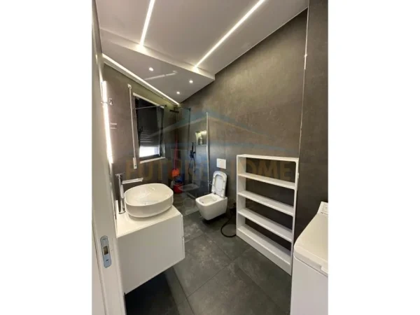 Tirane, jepet me qera apartament 1+1 Kati 5, 65 m² 800 € (Rruga e Durresit)