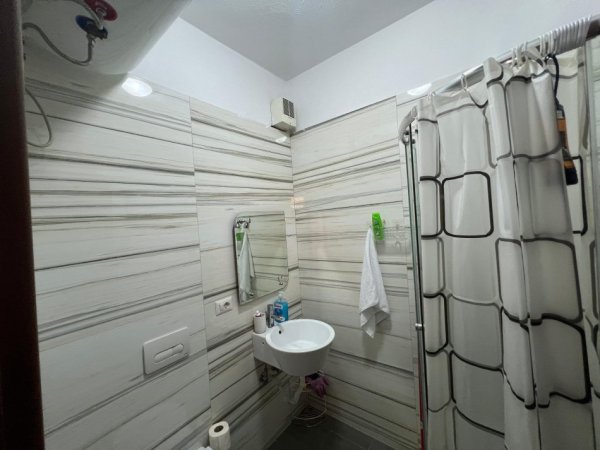 Tirane, jepet me qera apartament 2+1+Ballkon Kati 2, 850 € (Myslym Shyri)