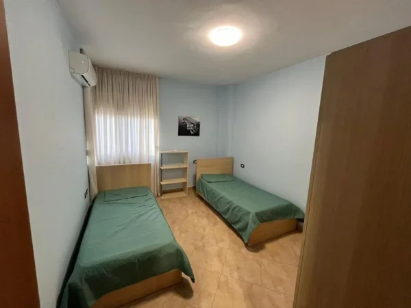 Tirane, jepet me qera apartament 2+1 Kati 3, 117 m² 550 € (Rruga 5 Maj)