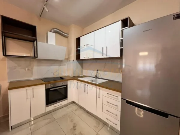 Tirane, jepet me qera apartament 2+1 Kati 3, 100 m² 600 € (rruga e dibres)