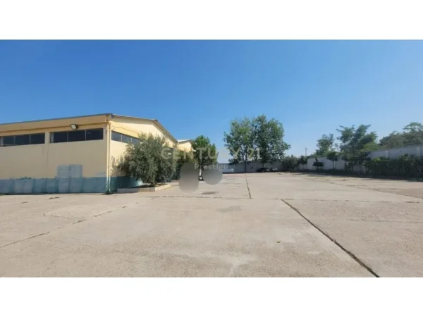 𝐕𝐥𝐨𝐫𝐞, 𝐬𝐡𝐢𝐭𝐞𝐭 𝐚𝐦𝐛𝐣𝐞𝐧𝐭 𝐛𝐢𝐳𝐧𝐞𝐬𝐢 𝐊𝐚𝐭𝐢 𝟏, 𝟔.𝟗𝟕𝟓 𝐦² 𝟔𝟗𝟎.𝟎𝟎𝟎 € (𝐏𝐚𝐧𝐚𝐣𝐚)