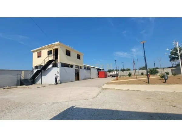 𝐕𝐥𝐨𝐫𝐞, 𝐬𝐡𝐢𝐭𝐞𝐭 𝐚𝐦𝐛𝐣𝐞𝐧𝐭 𝐛𝐢𝐳𝐧𝐞𝐬𝐢 𝐊𝐚𝐭𝐢 𝟏, 𝟔.𝟗𝟕𝟓 𝐦² 𝟔𝟗𝟎.𝟎𝟎𝟎 € (𝐏𝐚𝐧𝐚𝐣𝐚)