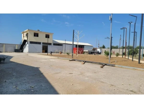 𝐕𝐥𝐨𝐫𝐞, 𝐬𝐡𝐢𝐭𝐞𝐭 𝐚𝐦𝐛𝐣𝐞𝐧𝐭 𝐛𝐢𝐳𝐧𝐞𝐬𝐢 𝐊𝐚𝐭𝐢 𝟏, 𝟔.𝟗𝟕𝟓 𝐦² 𝟔𝟗𝟎.𝟎𝟎𝟎 € (𝐏𝐚𝐧𝐚𝐣𝐚)