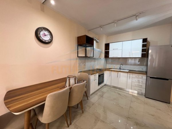 Tirane, jepet me qera apartament 2+1+Ballkon Kati 3, 100 m² 600 € (Rruga e Dibres)