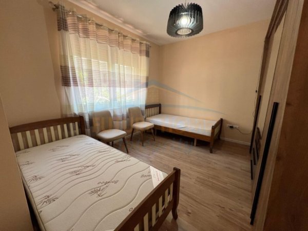 Tirane, jepet me qera apartament 2+1+Ballkon Kati 3, 100 m² 600 € (Rruga e Dibres)