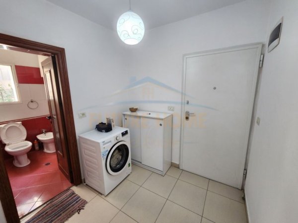 Tirane, jepet me qera apartament 2+1+Ballkon Kati 3, 80 m² 550 € (Rruga e Elbasanit)