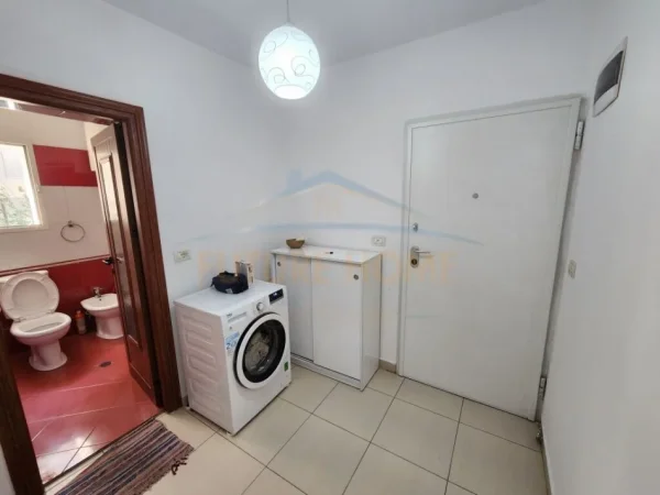 Tirane, jepet me qera apartament 2+1+Ballkon Kati 3, 80 m² 550 € (Rruga e Elbasanit)