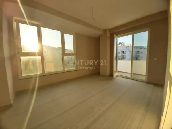 Tirane, shes apartament 1+1+Aneks+Ballkon Kati 3, 53 m² 116.000 € (Liqeni i Thate)