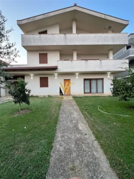 Tirane, shitet apartament 3+1+Ballkon Kati 0, 910 m² 260.000 € (KAMEZ)