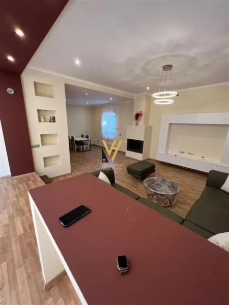 Tirane, shitet apartament 3+1+Ballkon Kati 0, 910 m² 260.000 € (KAMEZ)