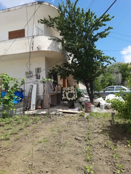 Tirane, shitet Vile , 256 m² 300.000 € (Qyteti Studenti)