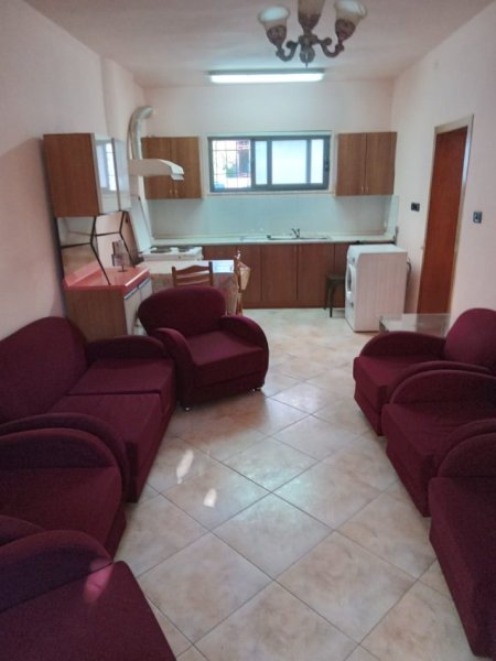 Tirane, jap me qera shtepi 2+1 Kati 1, 400 € (Ferit xhajko)
