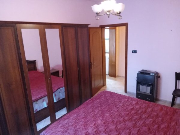 Tirane, jap me qera shtepi 2+1 Kati 1, 400 € (Ferit xhajko)